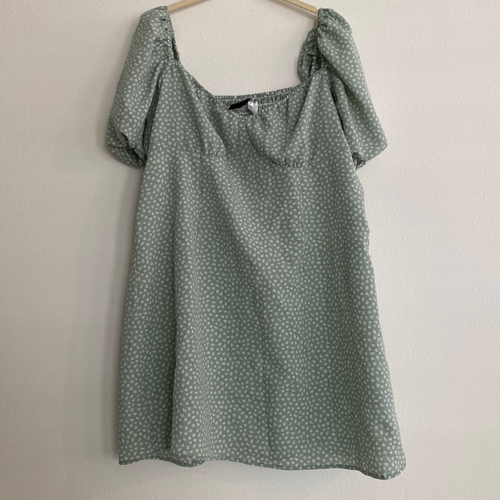 Puff sleeve A-line mini dress sage with white flowers